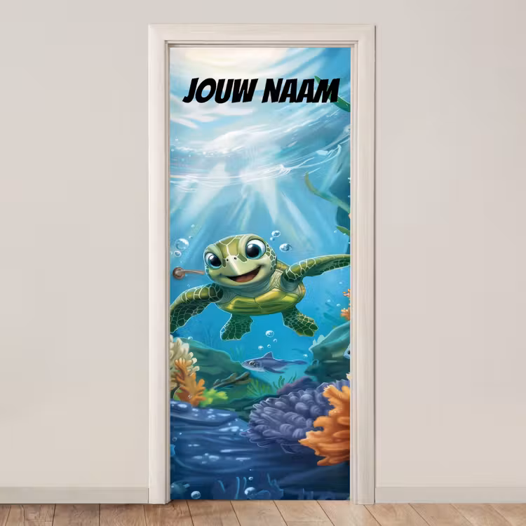 Vrolijke zeeschildpad onder water met de tekst “Deze kamer is van: jouw naam”. deurposter klein -3d_beige
