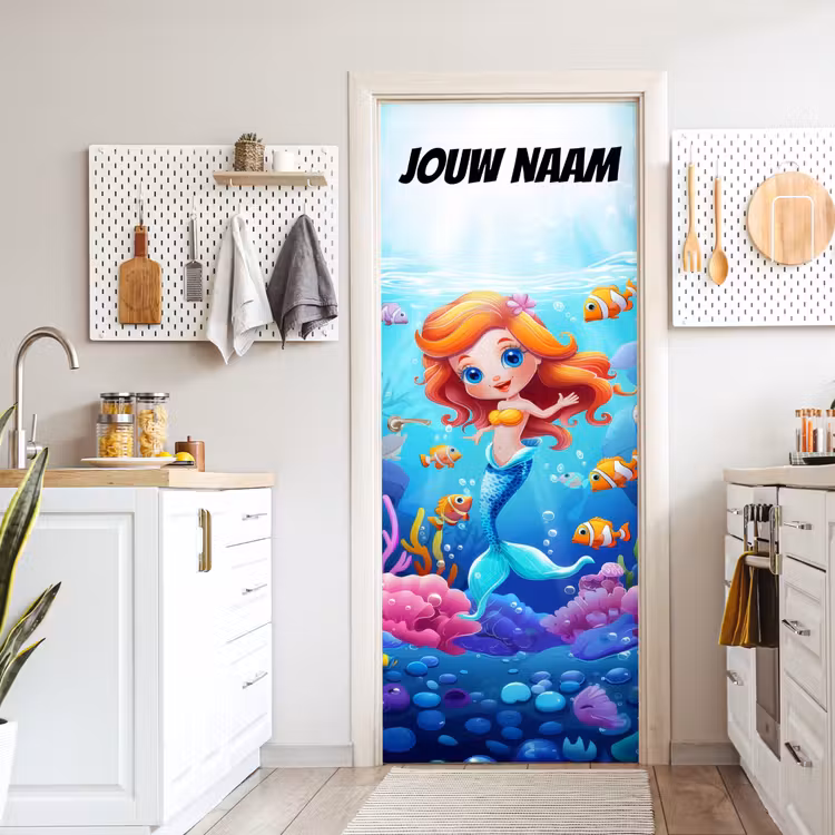 Schattige zeemeermin met vissen onder water en de tekst “Deze kamer is van: jouw naam”. deurposter klein -sfeer5