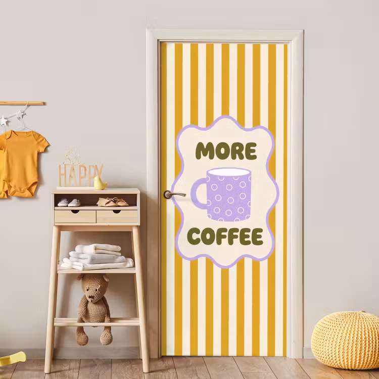 More coffee - Geel - Paars - Strepen - Mok deurposter klein -sfeer4