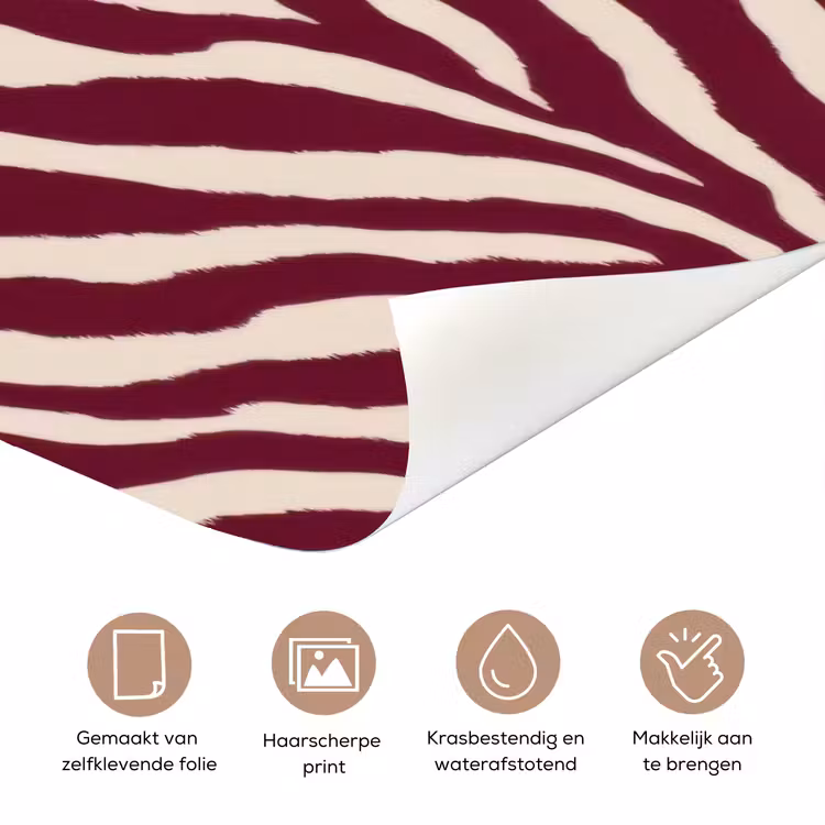New era - Bordeaux - Zebraprint deurposter klein -closeup_NL
