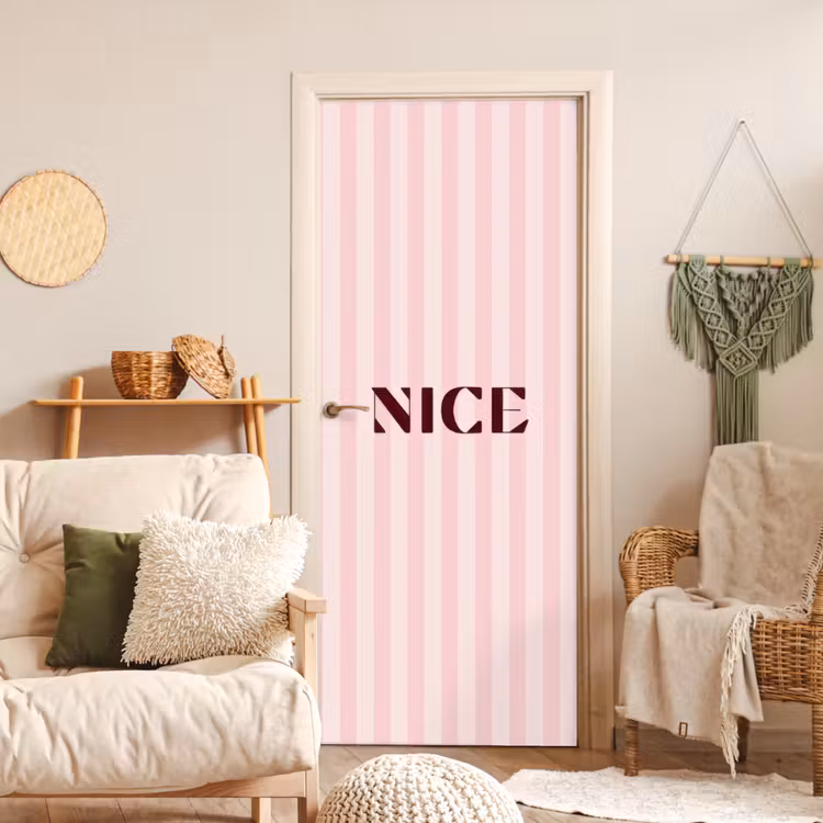 Nice - Strepen - Roze deurposter klein -sfeer2