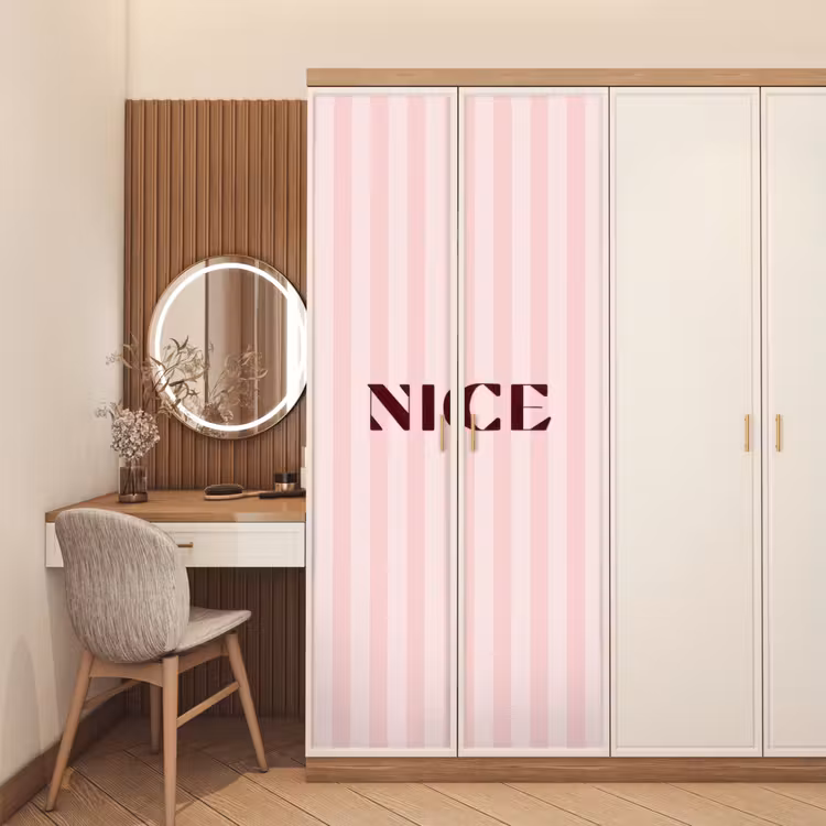 Nice - Strepen - Roze deurposter klein -sfeer3