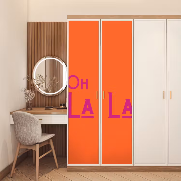 Oh la la - Oranje - Roze - Scheeflettertype deurposter klein -sfeer3