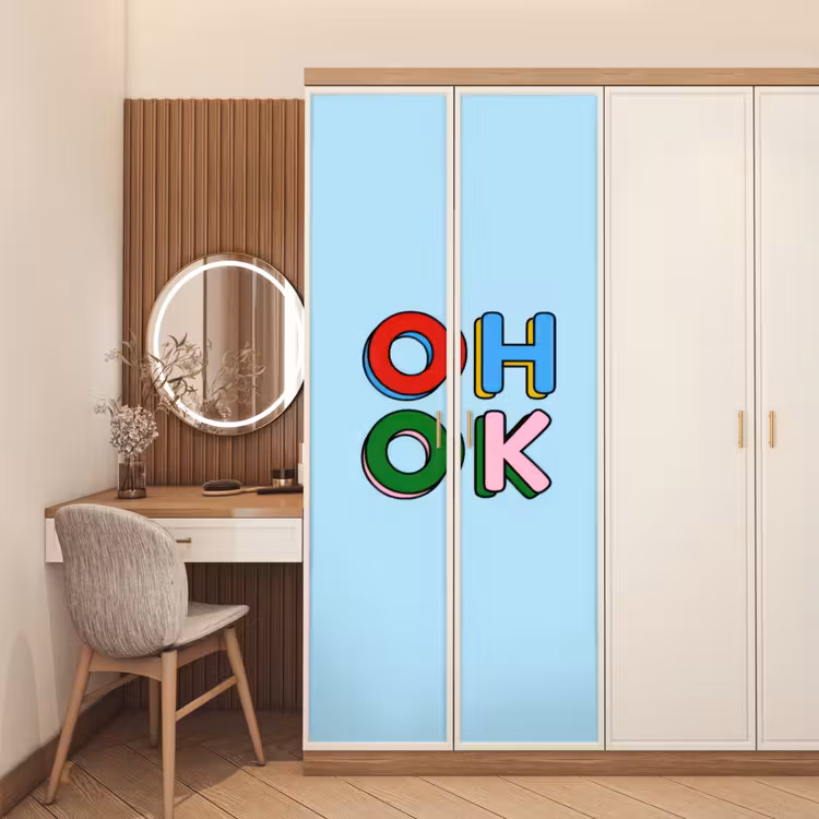 Oh ok - Blauw - Kleurrijk deurposter klein -sfeer3