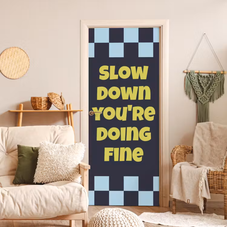 Patroon - Geblok - Blauw - Slow down you're doing fine deurposter klein -sfeer2