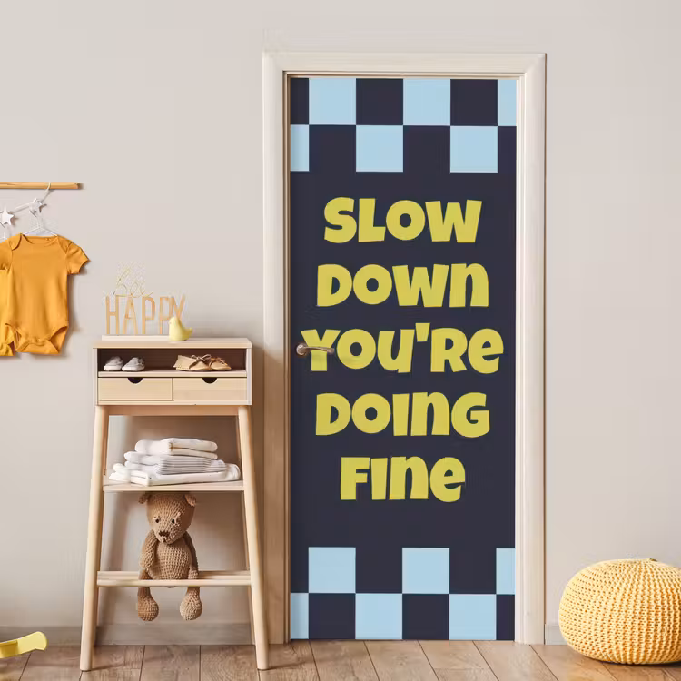 Patroon - Geblok - Blauw - Slow down you're doing fine deurposter klein -sfeer4
