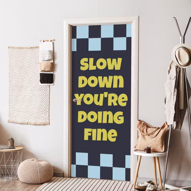 Patroon - Geblok - Blauw - Slow down you're doing fine deurposter klein -sfeer6