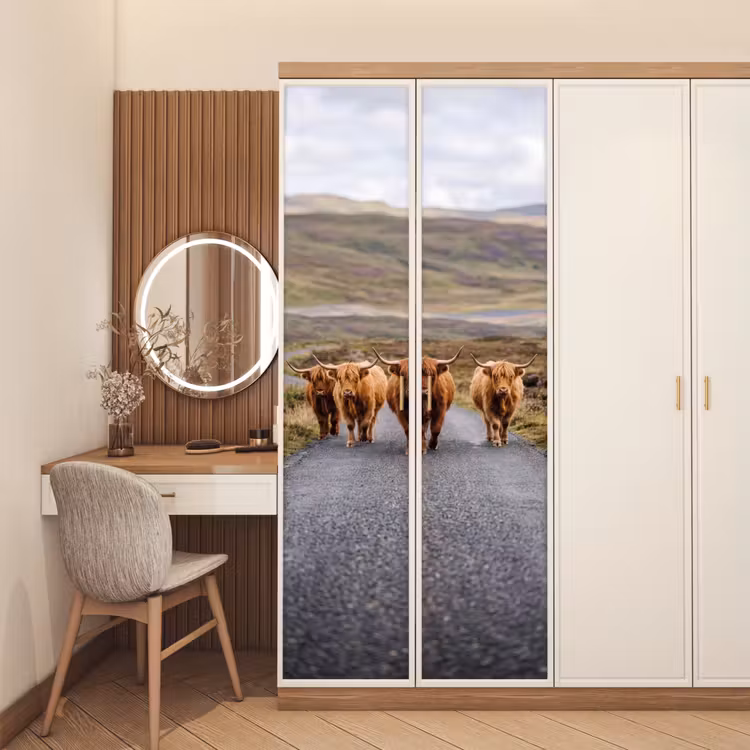 Schotse Hooglanders - Weg - Landschap - Kudde deurposter klein -sfeer3