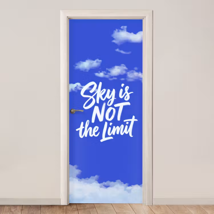 Sky is not the limit - Blauwe lucht - Wolken deurposter klein -3d_beige
