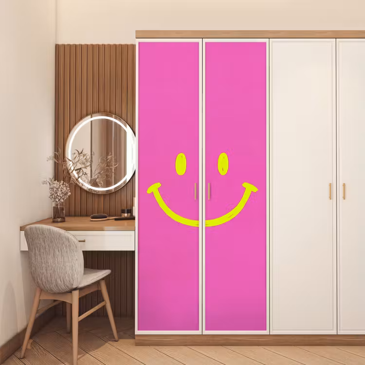 Smiley - Vrolijk - Roze deurposter klein -sfeer3