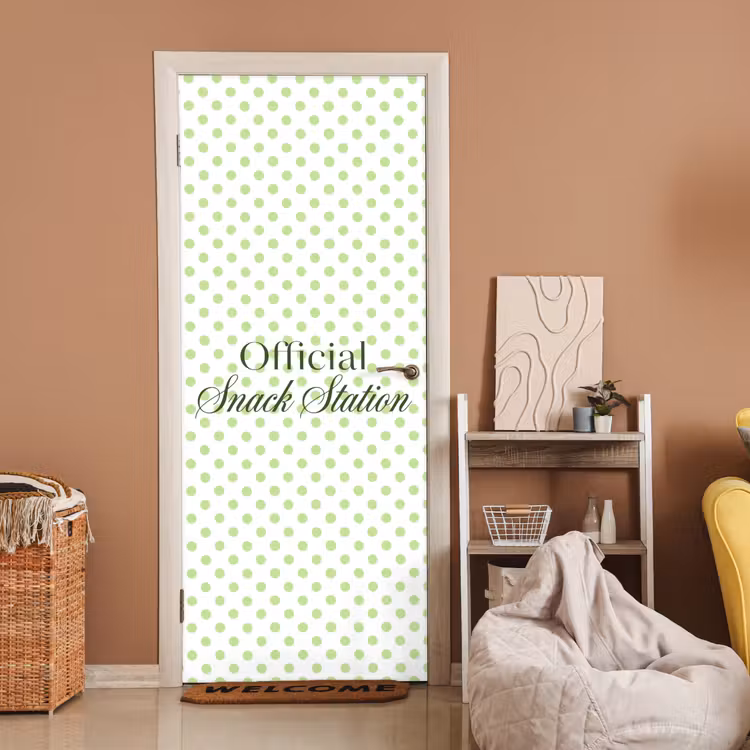 Snack Station - Groen - Stippen deurposter klein -sfeer1