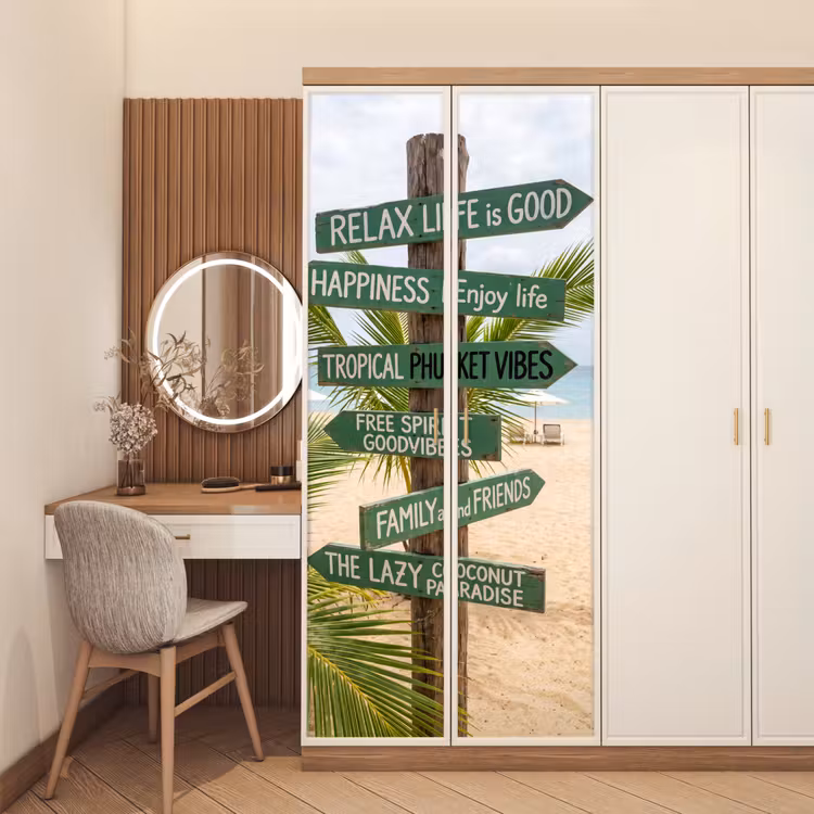 Strand - Wegwijzer - Palmen - Tropisch - Groen deurposter klein -sfeer3
