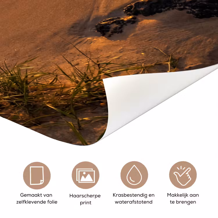 Strand - Zonsondergang - Golven - Natuur - Oranje deurposter klein -closeup_NL