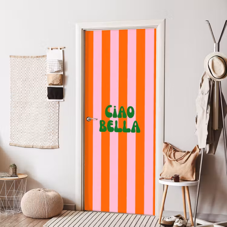 Strepen - Oranje - Verticaal - Ciao bella deurposter klein -sfeer6