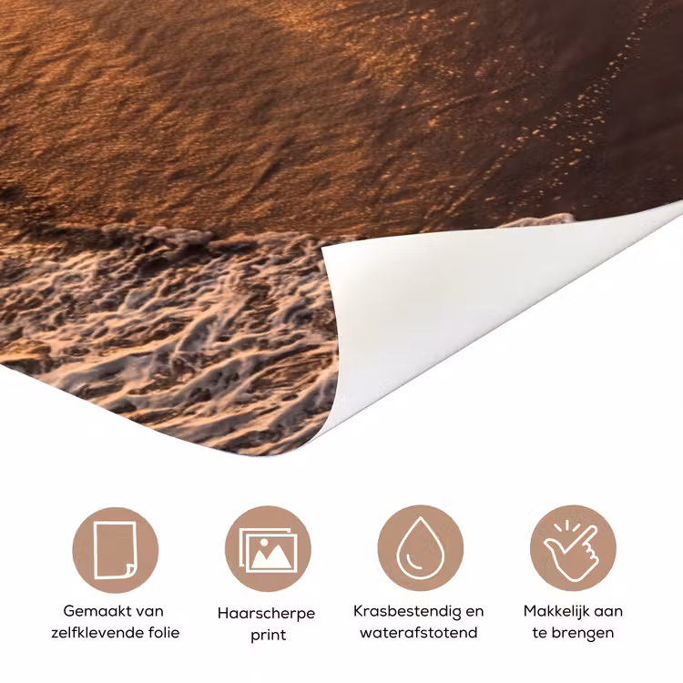 Surfer - Strand - Zonsondergang - Oceaan - Goud deurposter klein -closeup_NL