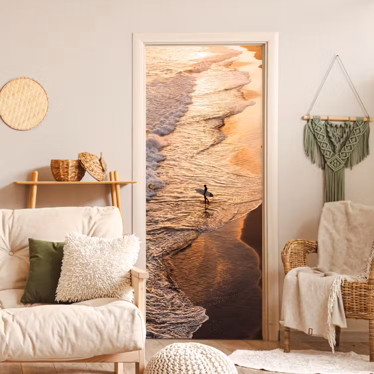 Surfer - Strand - Zonsondergang - Oceaan - Goud deurposter klein -sfeer2