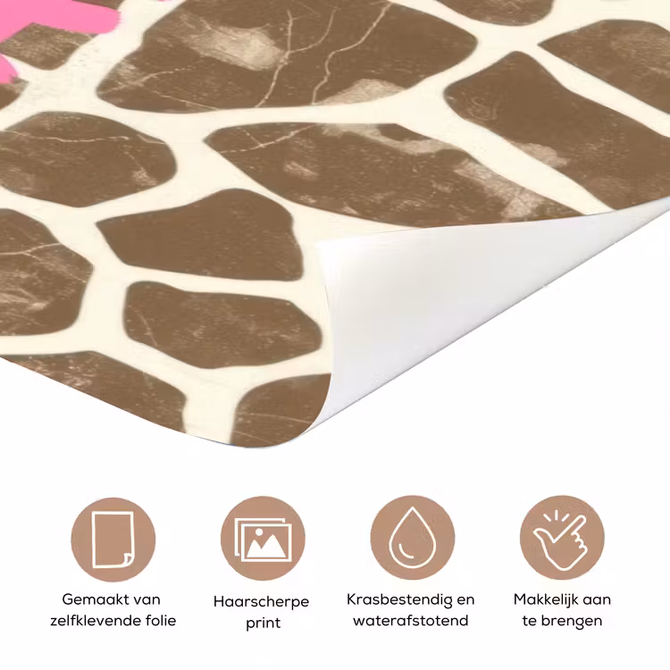 Tekst - Be cool or leave - Roze - Giraffenprint deurposter klein -closeup_NL
