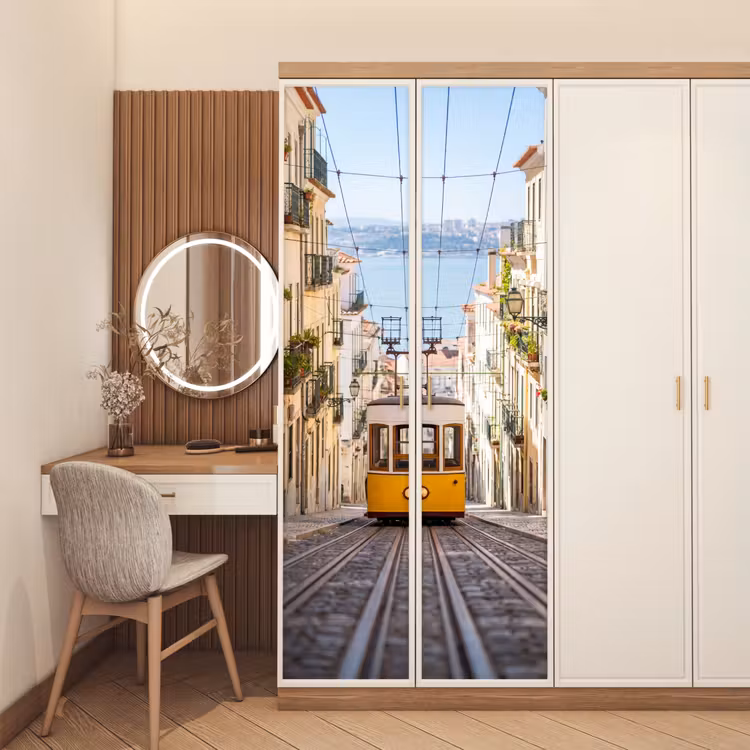 Tram - Straat - Stad - Architectuur - Geel deurposter klein -sfeer3