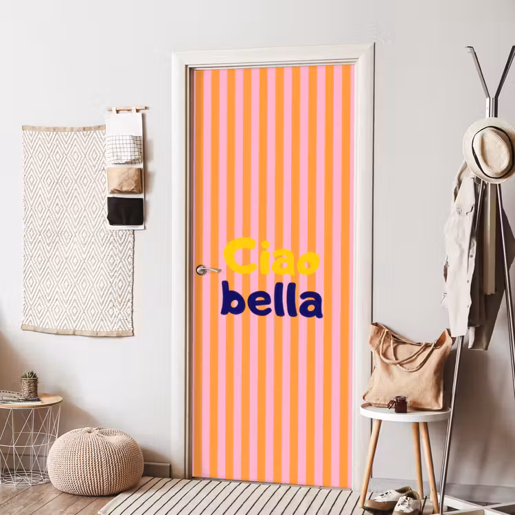 Verticaal - Strepen - Oranje - Ciao bella deurposter klein -sfeer6