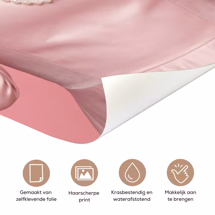 Vrouw - Roze - Parelketting - Krulspelden deurposter klein -closeup_NL