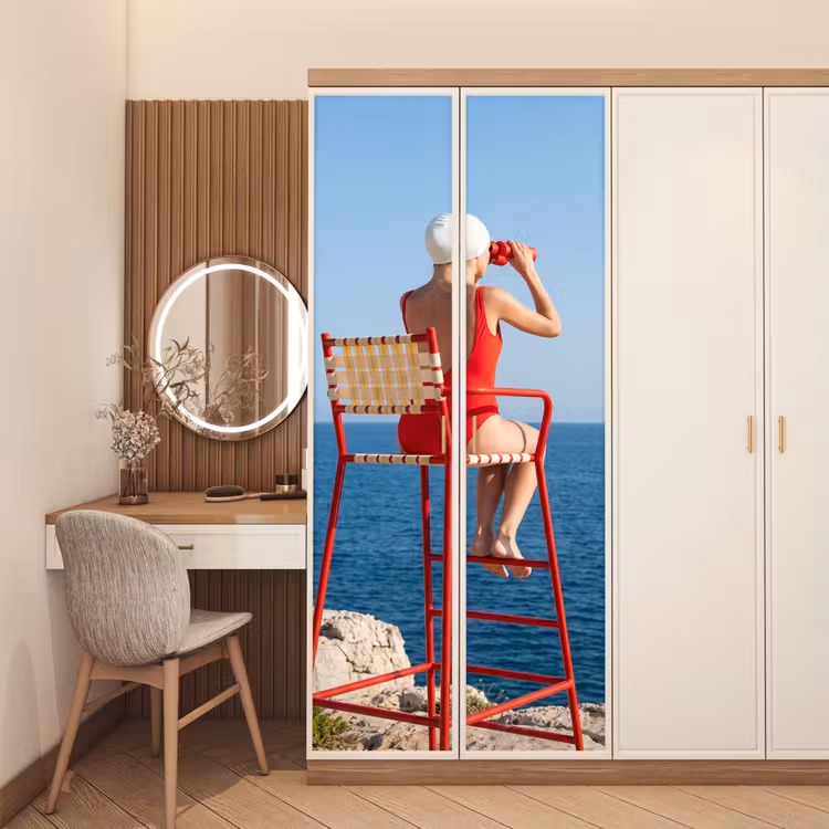 Vrouw - Zee - Kust - Verrekijker - Rood deurposter klein -sfeer3