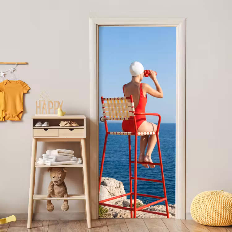 Vrouw - Zee - Kust - Verrekijker - Rood deurposter klein -sfeer4