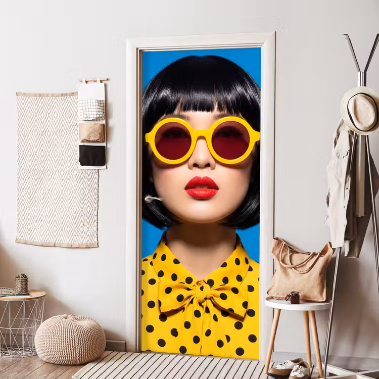 Vrouw - Zonnebril - Pop Art - Portret - Geel deurposter klein -sfeer6