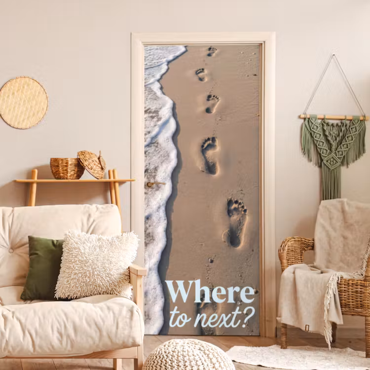 Where to next - Strand - Voetstappen deurposter klein -sfeer2
