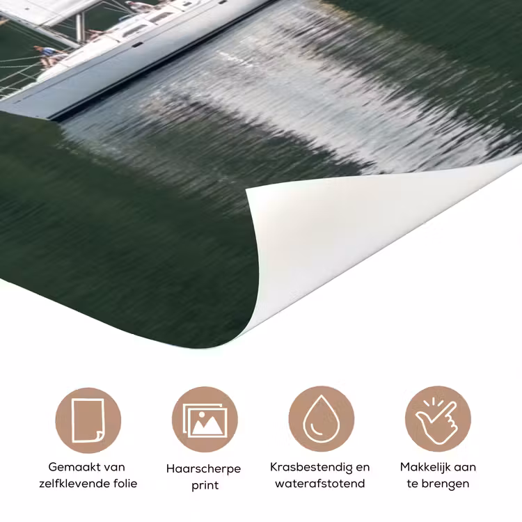Zeilboot - Water - Bergen - Natuur - Groen deurposter klein -closeup_NL