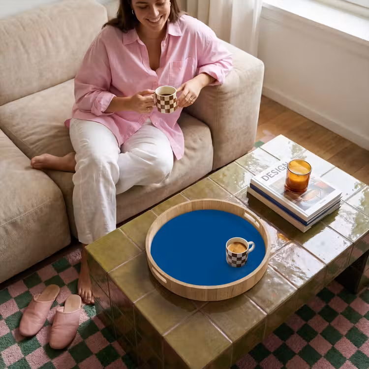 Free - Groove - Blauw Dienblad Rond middel 914 -sfeer3