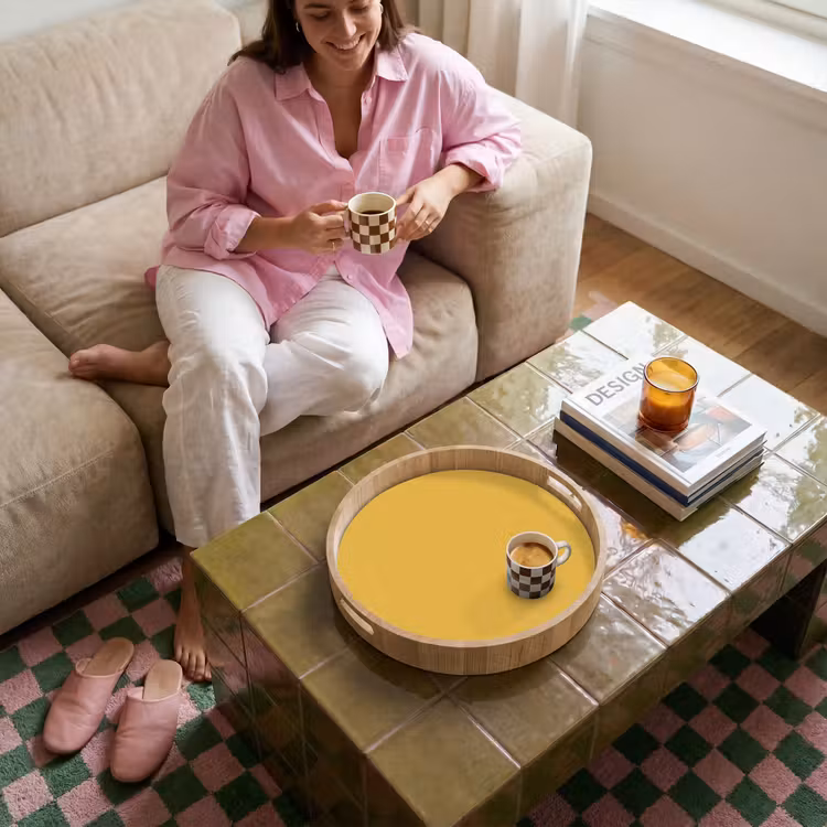 Joyful - Mustard - Geel Dienblad Rond middel 914 -sfeer3