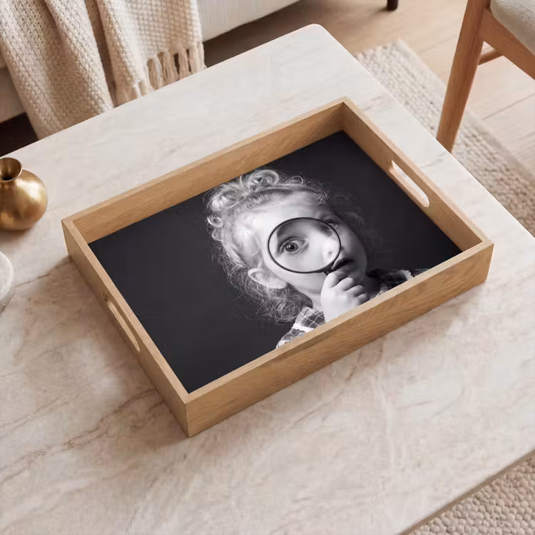 Kind - Vergrootglas - Portret - Zwart-wit Dienblad Rechthoek middel -sfeer1
