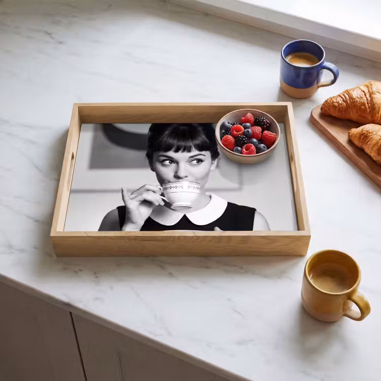 Portret - Thee - Vrouw Dienblad Rechthoek middel -sfeer2