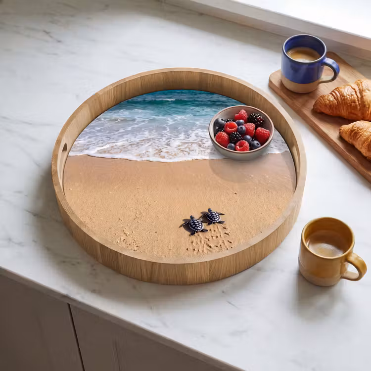 Schildpad - Jong - Strand - Oceaan - Blauw Dienblad Rond middel -sfeer2
