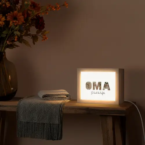 Oma - Lettercollage Light Box met kabel (Tafellamp) klein -sfeer4