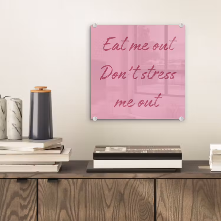 Eat me out don't stress me out - Roze - Handgeschreven plexiglas 5mm klein -sfeer1