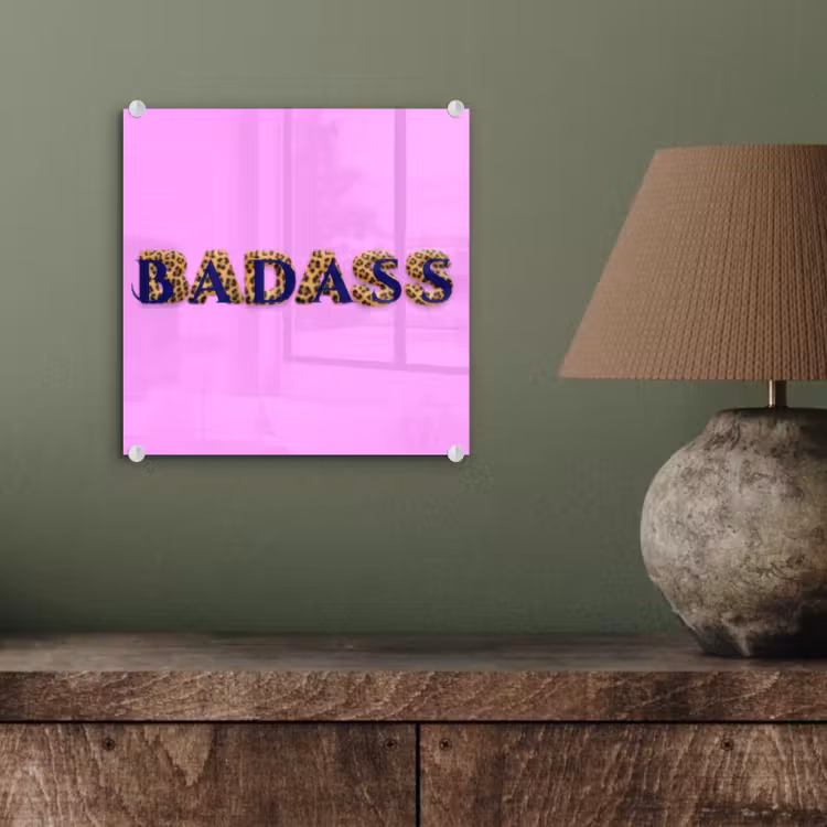 Felroze - Badass - Panterprint - Schaduw plexiglas 5mm klein -sfeer3