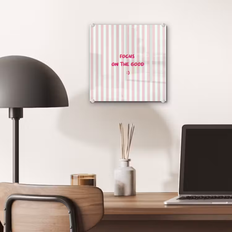 Focus on the good - Strepen - Roze - Smiley plexiglas 5mm klein -sfeer6