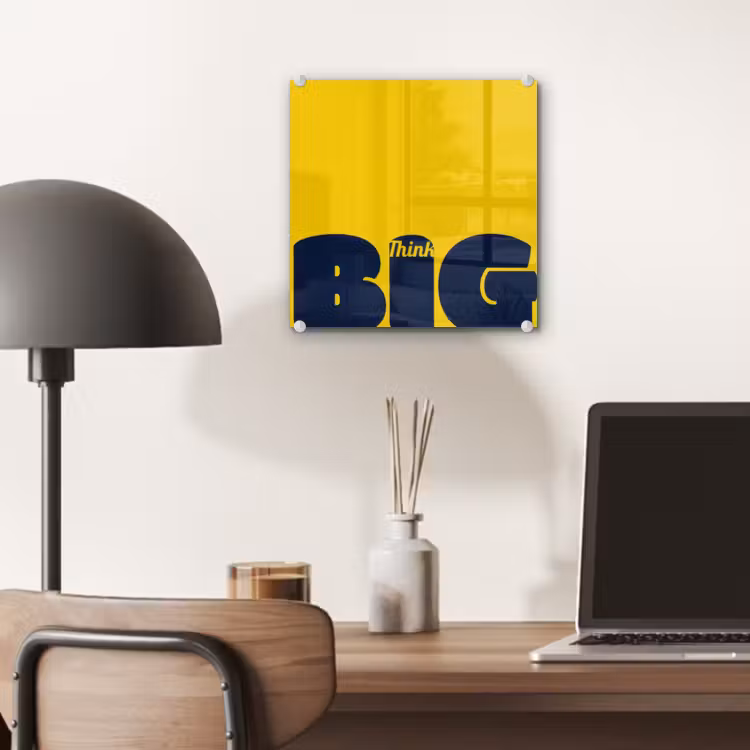 Geel - Think big - Grafisch plexiglas 5mm klein -sfeer6