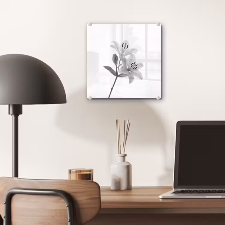 Lelies - Elegant - Zwart - Wit plexiglas 5mm klein -sfeer6