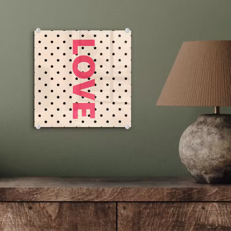 Love - Stippen - Roze plexiglas 5mm klein -sfeer3