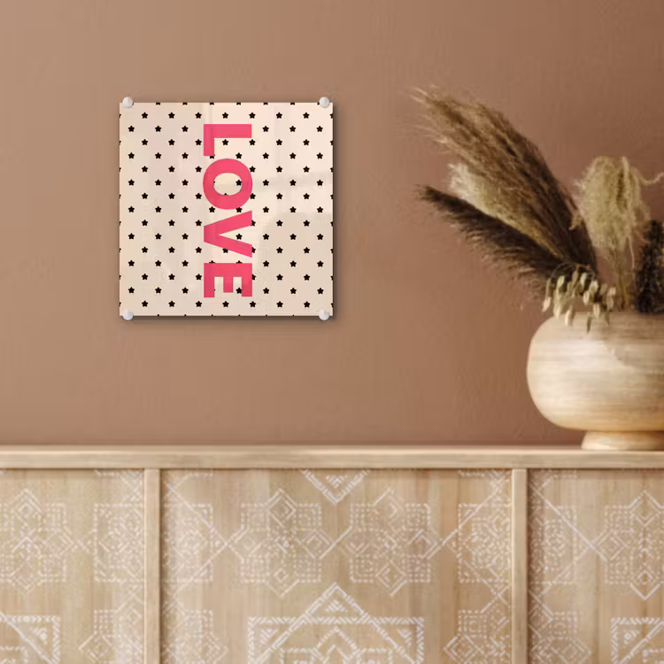 Love - Stippen - Roze plexiglas 5mm klein -sfeer5