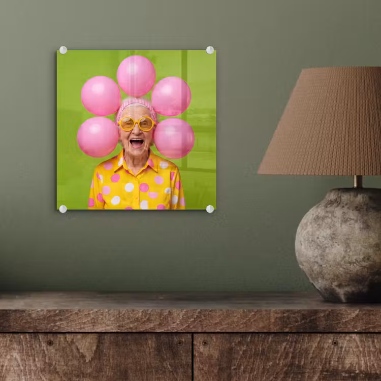 Mens - Ballonnen - Feest - Kleurrijk - Roze plexiglas 5mm klein -sfeer3