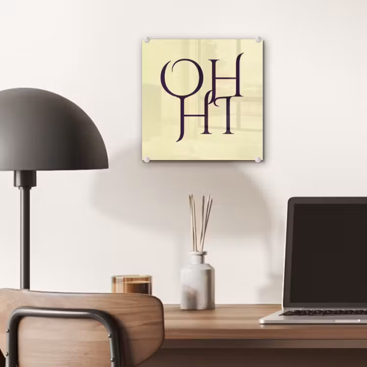 Oh hi - Geel - Monogram plexiglas 5mm klein -sfeer6