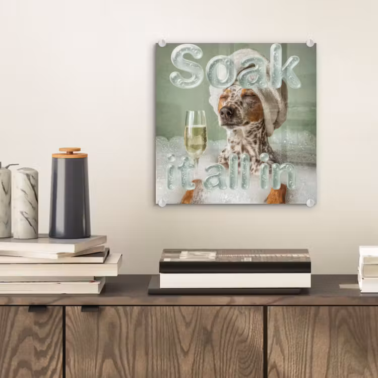Soak it all in - Hond - Bad plexiglas 5mm klein -sfeer1