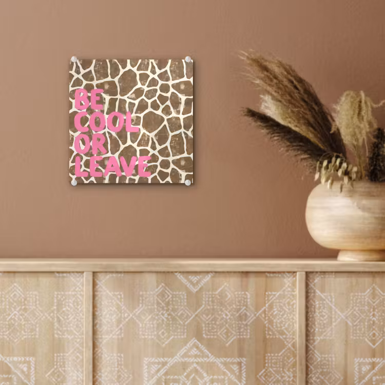 Tekst - Be cool or leave - Roze - Giraffenprint plexiglas 5mm klein -sfeer5