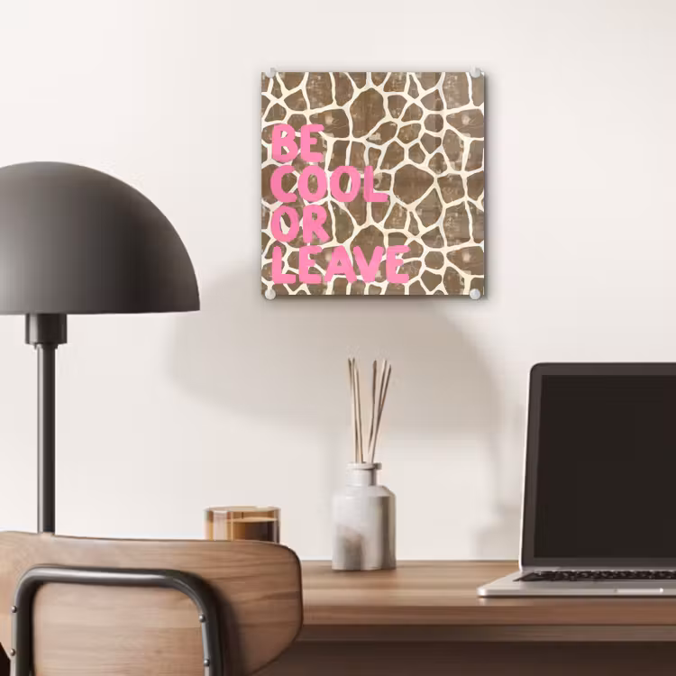 Tekst - Be cool or leave - Roze - Giraffenprint plexiglas 5mm klein -sfeer6