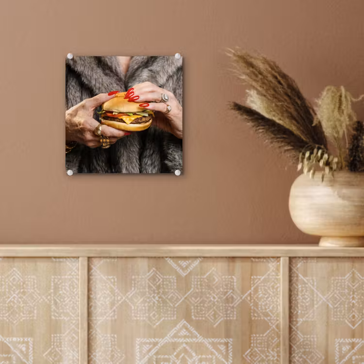 Vrouw - Hamburger - Bontjas plexiglas 5mm klein -sfeer5