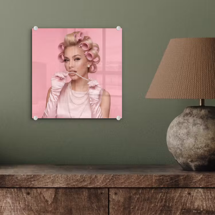 Vrouw - Roze - Parelketting - Krulspelden plexiglas 5mm klein -sfeer3