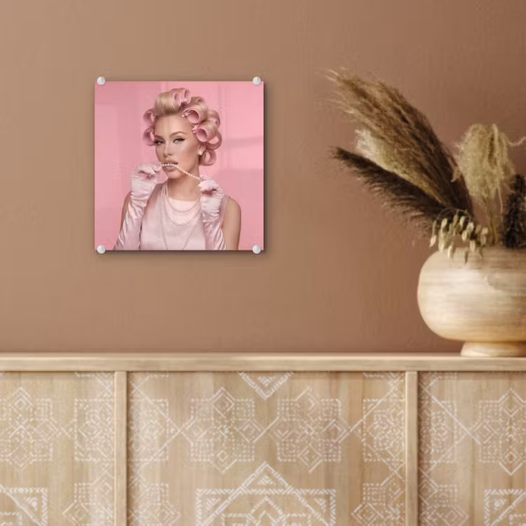 Vrouw - Roze - Parelketting - Krulspelden plexiglas 5mm klein -sfeer5